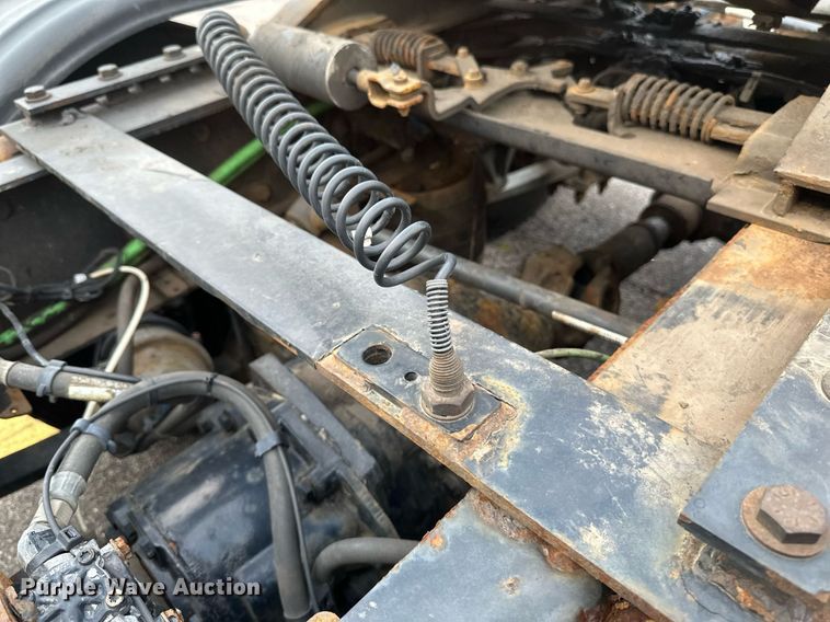 image for item EB2639 2015 Freightliner Cascadia 125 semi truck