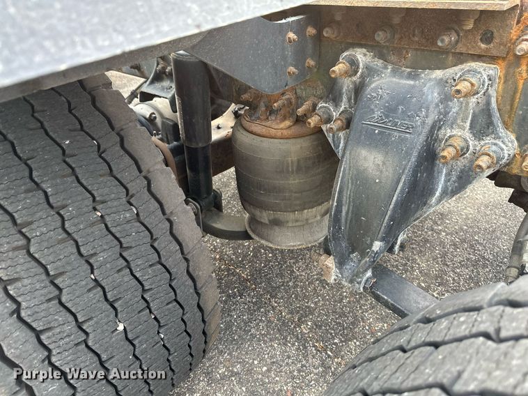 image for item EB2639 2015 Freightliner Cascadia 125 semi truck