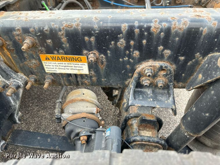 image for item EB2639 2015 Freightliner Cascadia 125 semi truck