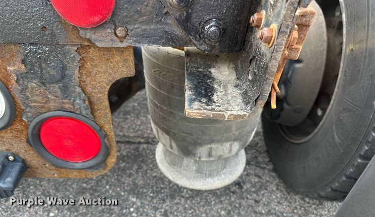 image for item EB2639 2015 Freightliner Cascadia 125 semi truck