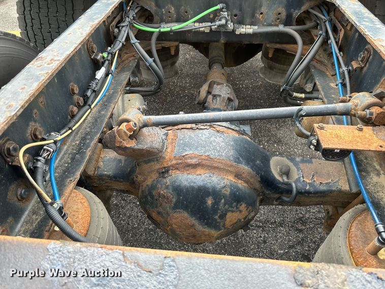 image for item EB2639 2015 Freightliner Cascadia 125 semi truck