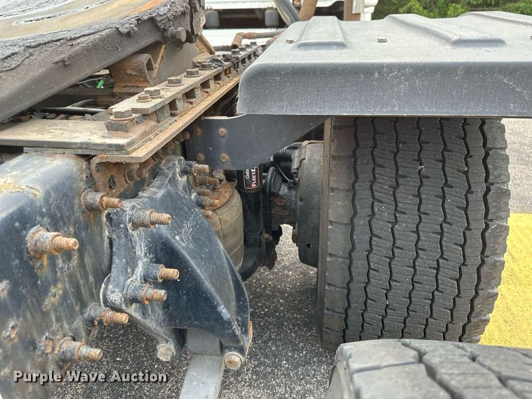 image for item EB2639 2015 Freightliner Cascadia 125 semi truck