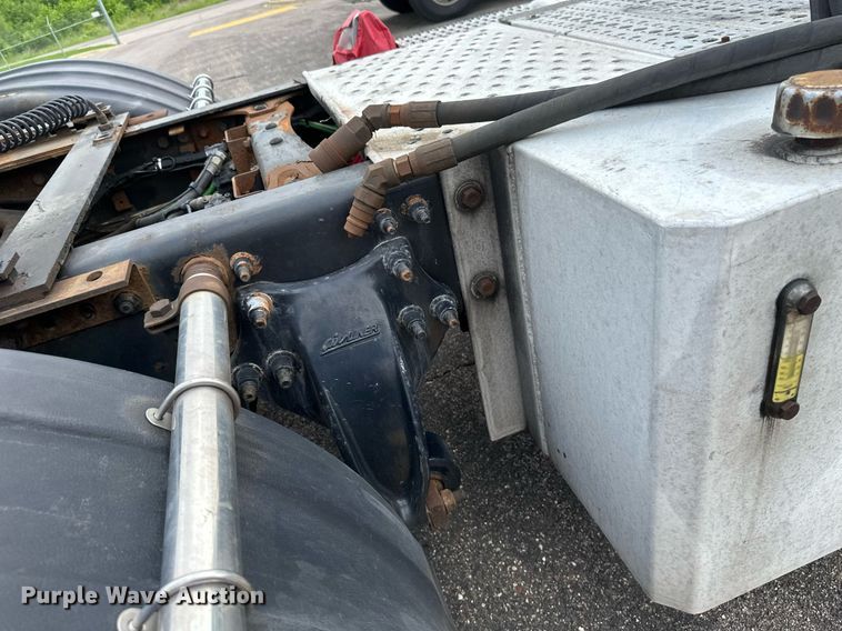 image for item EB2639 2015 Freightliner Cascadia 125 semi truck