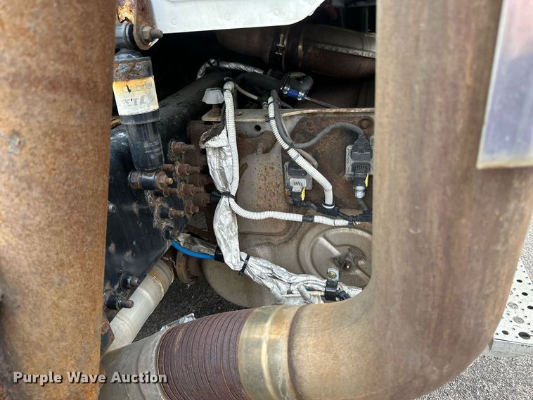 image for item EB2639 2015 Freightliner Cascadia 125 semi truck