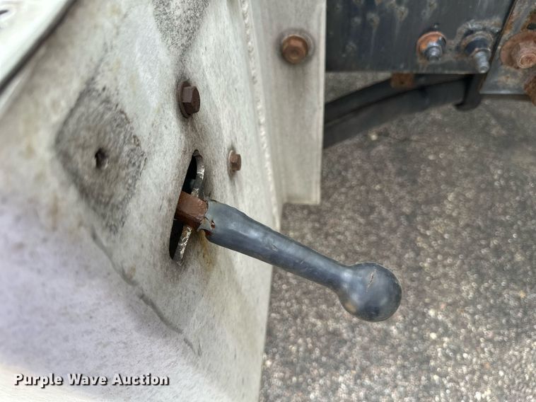 image for item EB2639 2015 Freightliner Cascadia 125 semi truck