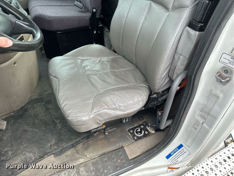 image for item EB2639 2015 Freightliner Cascadia 125 semi truck