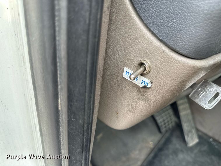 image for item EB2639 2015 Freightliner Cascadia 125 semi truck