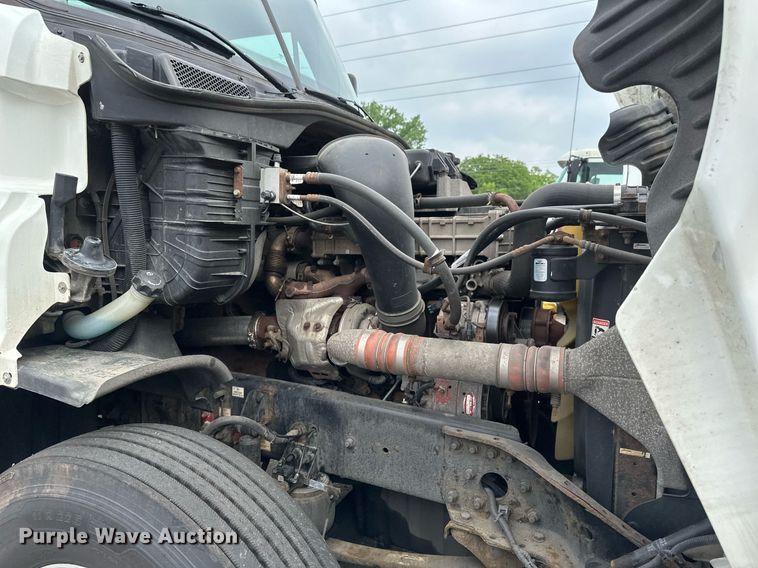 image for item EB2639 2015 Freightliner Cascadia 125 semi truck