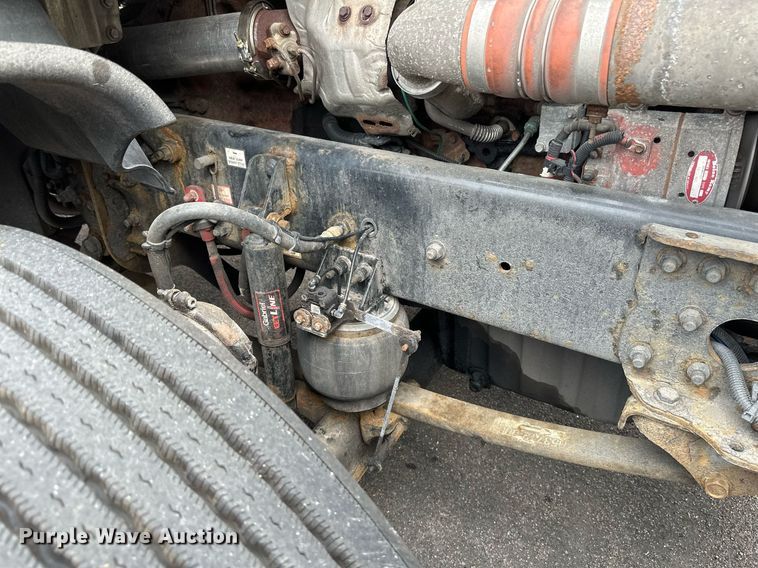 image for item EB2639 2015 Freightliner Cascadia 125 semi truck