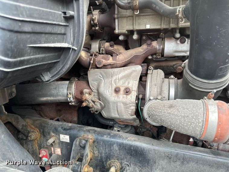 image for item EB2639 2015 Freightliner Cascadia 125 semi truck