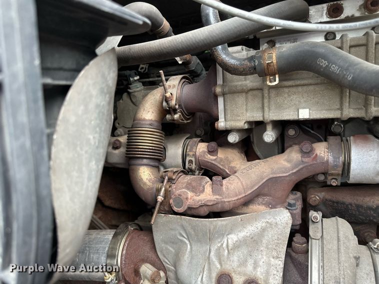 image for item EB2639 2015 Freightliner Cascadia 125 semi truck