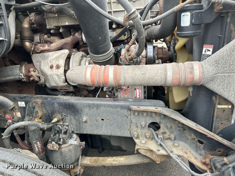 image for item EB2639 2015 Freightliner Cascadia 125 semi truck