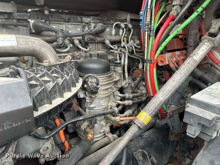 image for item EB2639 2015 Freightliner Cascadia 125 semi truck