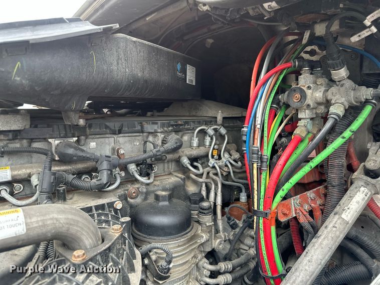 image for item EB2639 2015 Freightliner Cascadia 125 semi truck