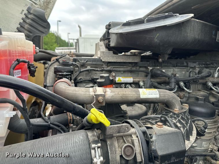 image for item EB2639 2015 Freightliner Cascadia 125 semi truck