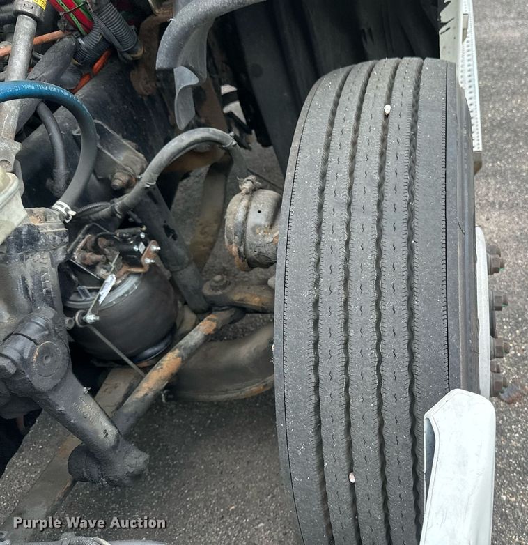 image for item EB2639 2015 Freightliner Cascadia 125 semi truck