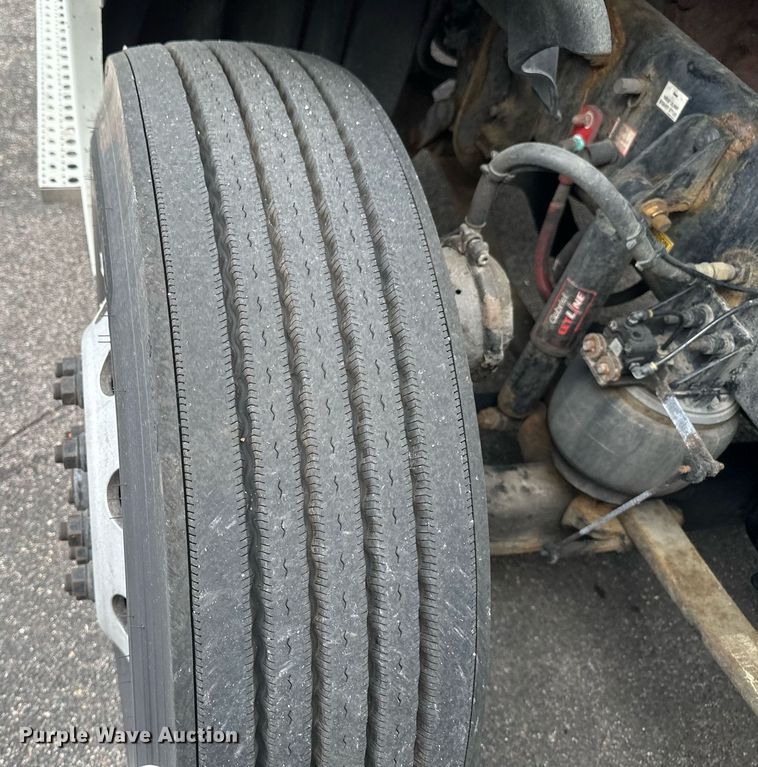 image for item EB2639 2015 Freightliner Cascadia 125 semi truck