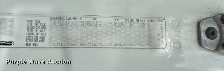 image for item EB2639 2015 Freightliner Cascadia 125 semi truck