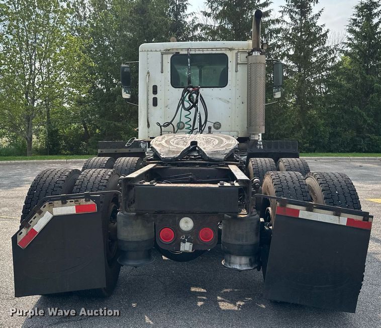 image for item EB2640 2003 Freightliner Columbia 120 semi truck