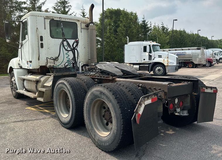 image for item EB2640 2003 Freightliner Columbia 120 semi truck