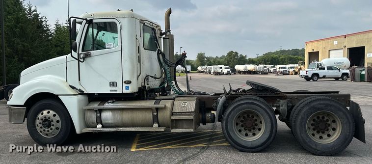 image for item EB2640 2003 Freightliner Columbia 120 semi truck