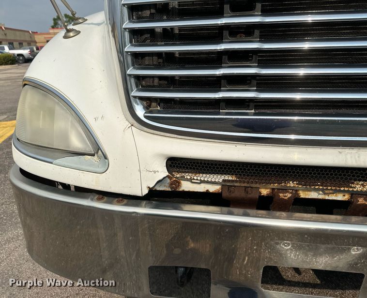 image for item EB2640 2003 Freightliner Columbia 120 semi truck