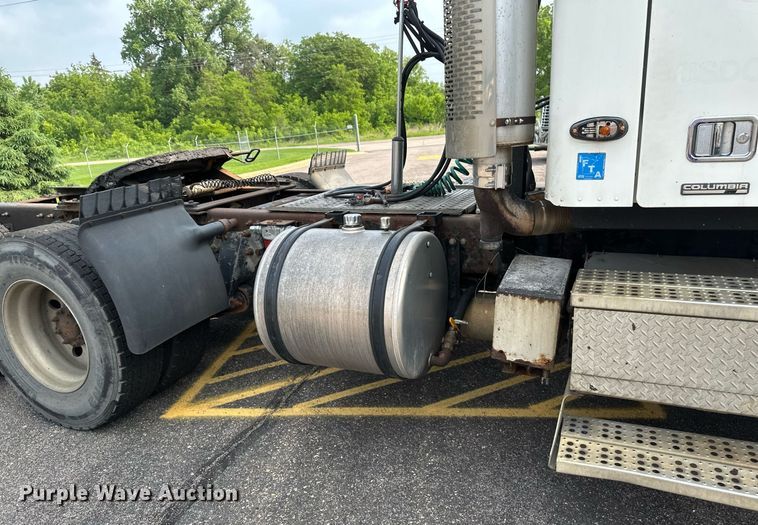 image for item EB2640 2003 Freightliner Columbia 120 semi truck