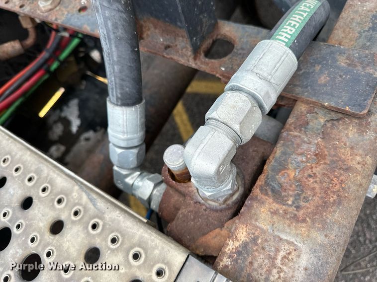 image for item EB2640 2003 Freightliner Columbia 120 semi truck