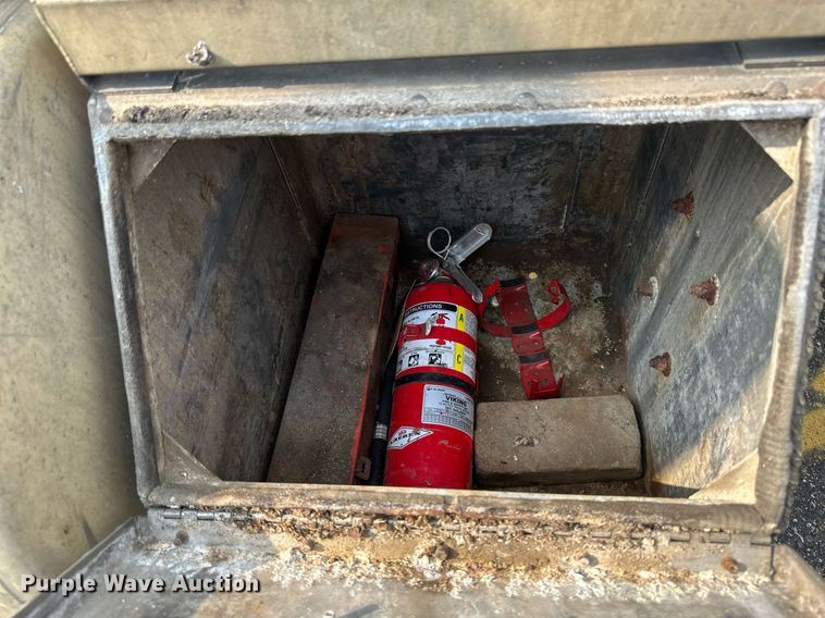 image for item EB2640 2003 Freightliner Columbia 120 semi truck