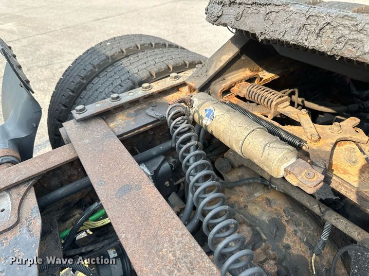 image for item EB2640 2003 Freightliner Columbia 120 semi truck