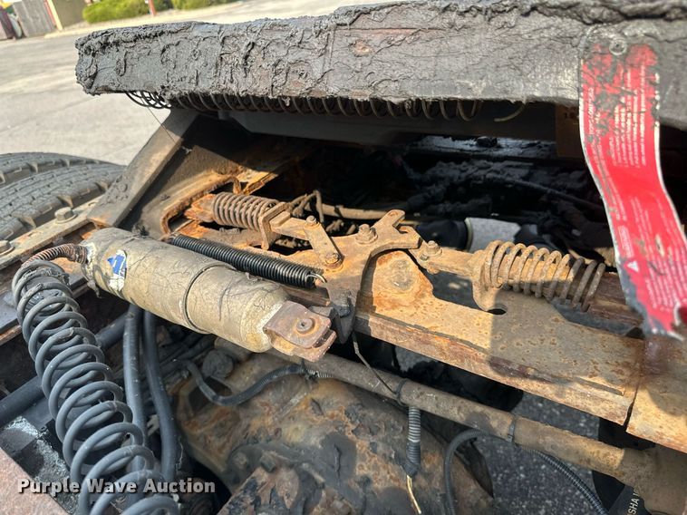 image for item EB2640 2003 Freightliner Columbia 120 semi truck