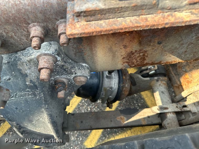 image for item EB2640 2003 Freightliner Columbia 120 semi truck