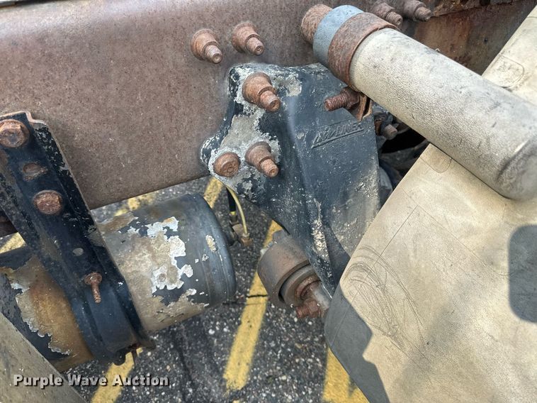 image for item EB2640 2003 Freightliner Columbia 120 semi truck