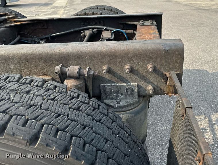 image for item EB2640 2003 Freightliner Columbia 120 semi truck