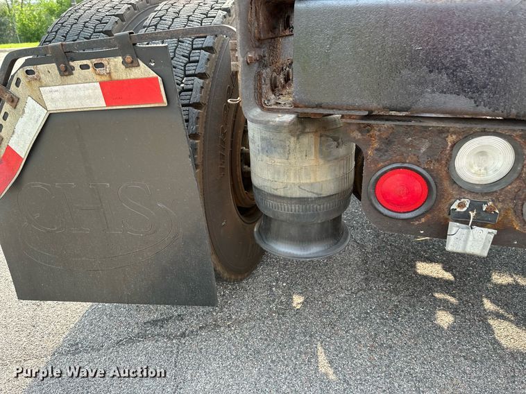 image for item EB2640 2003 Freightliner Columbia 120 semi truck