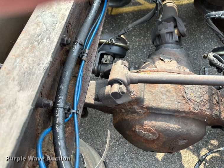 image for item EB2640 2003 Freightliner Columbia 120 semi truck