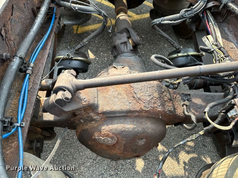 image for item EB2640 2003 Freightliner Columbia 120 semi truck