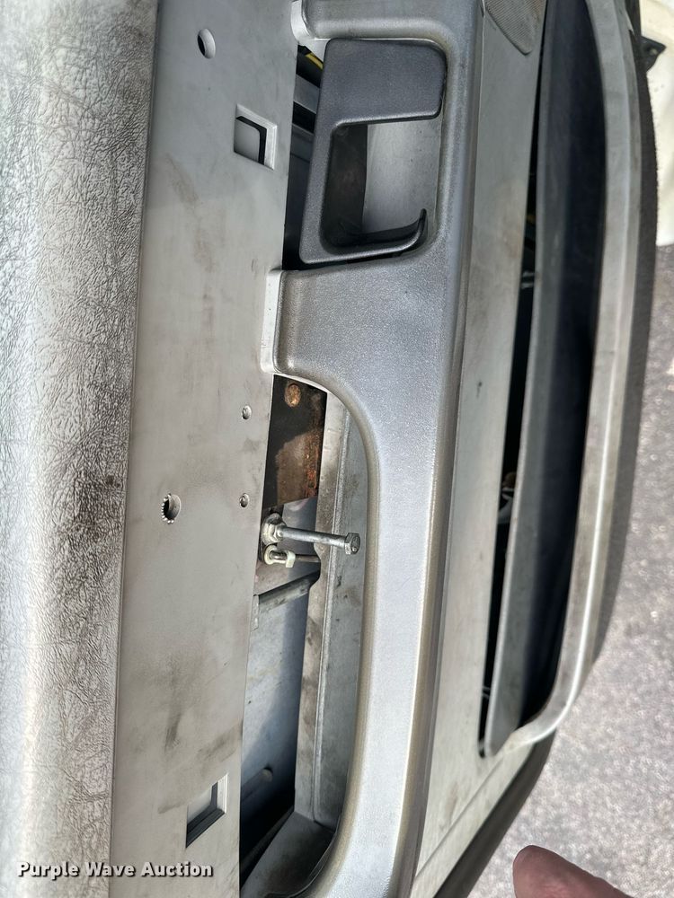 image for item EB2640 2003 Freightliner Columbia 120 semi truck