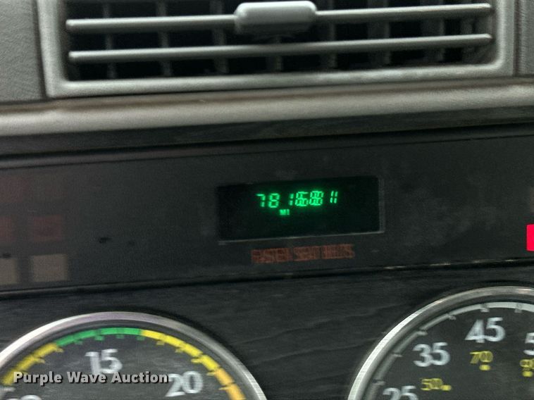 image for item EB2640 2003 Freightliner Columbia 120 semi truck