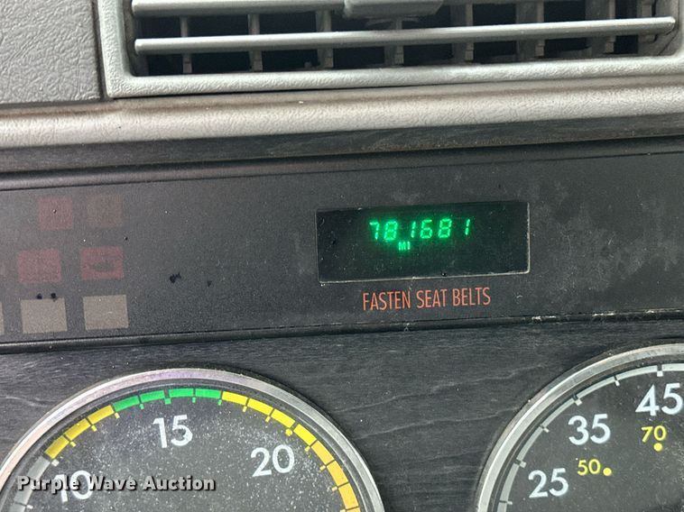 image for item EB2640 2003 Freightliner Columbia 120 semi truck