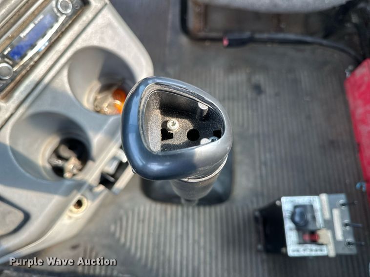 image for item EB2640 2003 Freightliner Columbia 120 semi truck