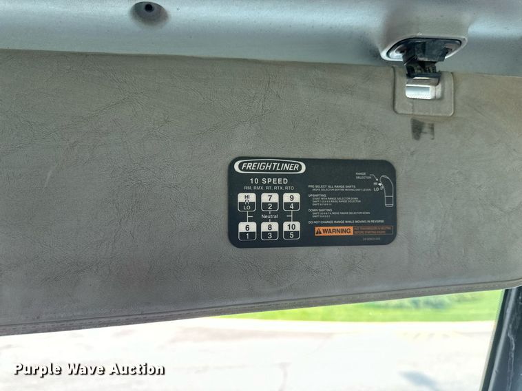 image for item EB2640 2003 Freightliner Columbia 120 semi truck