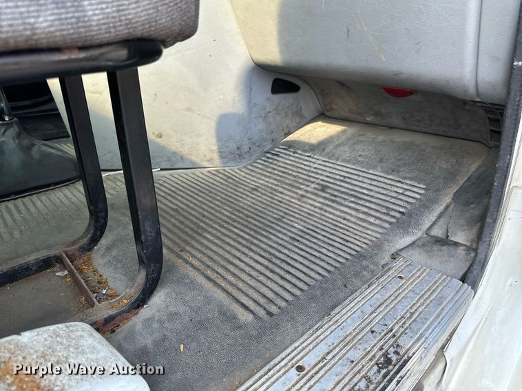 image for item EB2640 2003 Freightliner Columbia 120 semi truck