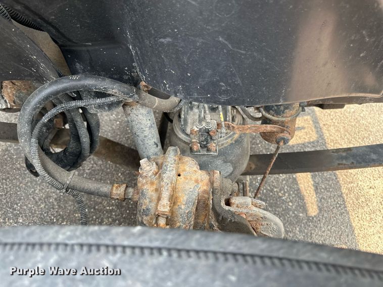 image for item EB2640 2003 Freightliner Columbia 120 semi truck