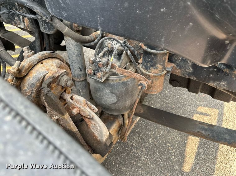 image for item EB2640 2003 Freightliner Columbia 120 semi truck