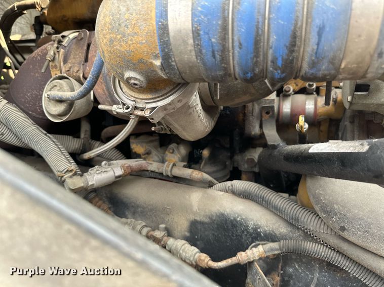 image for item EB2640 2003 Freightliner Columbia 120 semi truck