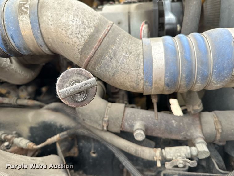 image for item EB2640 2003 Freightliner Columbia 120 semi truck