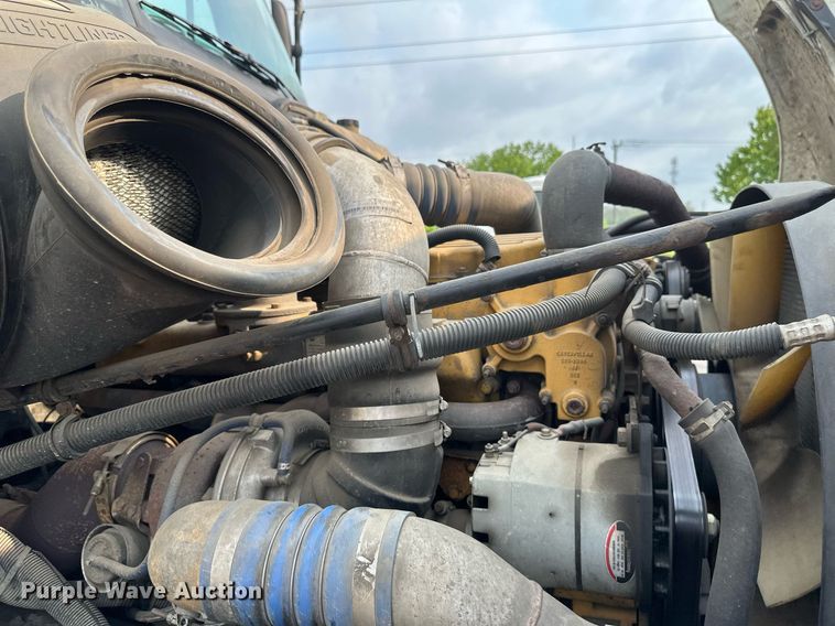 image for item EB2640 2003 Freightliner Columbia 120 semi truck