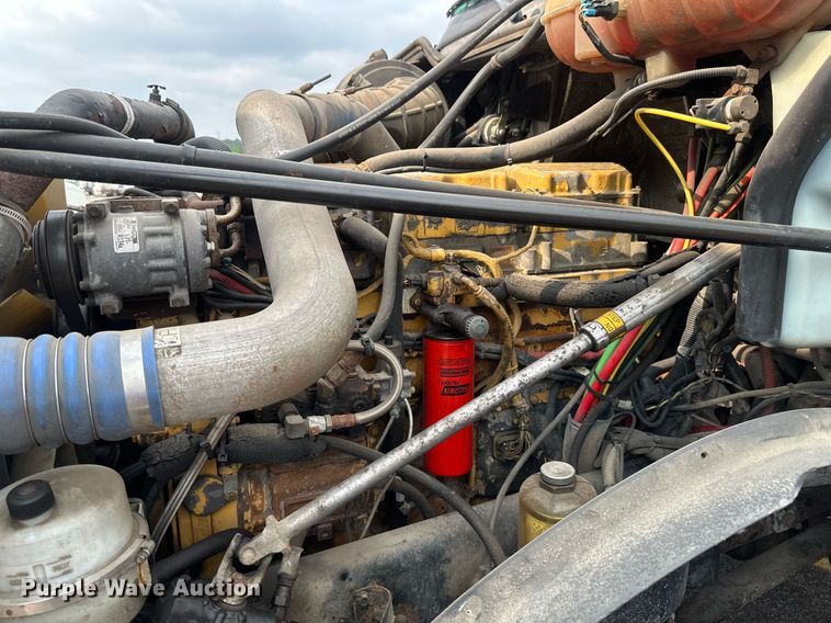 image for item EB2640 2003 Freightliner Columbia 120 semi truck