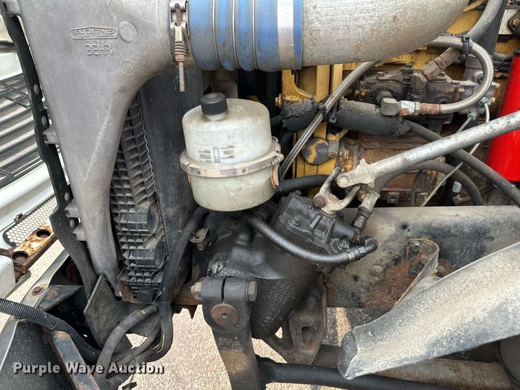 image for item EB2640 2003 Freightliner Columbia 120 semi truck